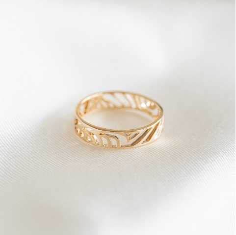 Anillo de diseño chapado en oro