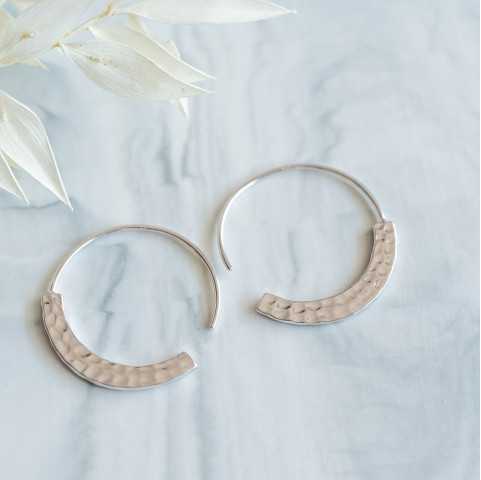 Pendientes criollos de moda, plata martillada