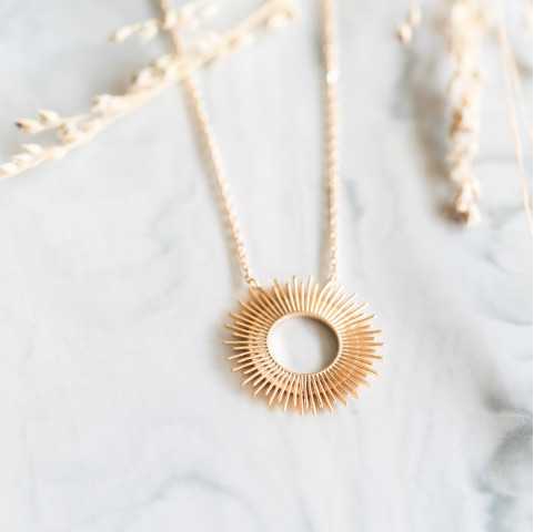 Collar sol chapado en oro