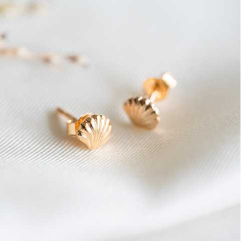 Pendientes de concha dorada