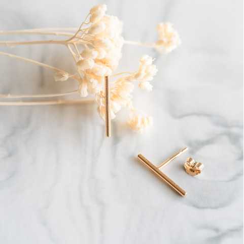 Pendientes de barra chapados en oro