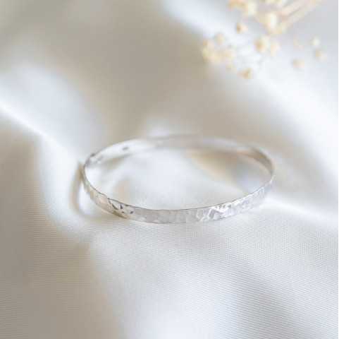 Junco martillada plata