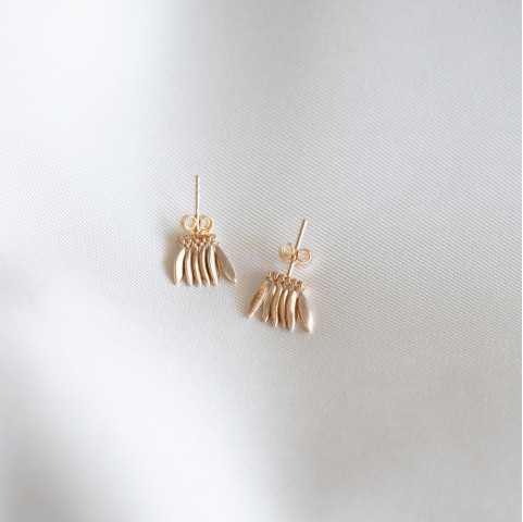 Orecchini a chip placcati oro con charms