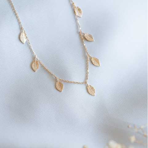 collar hojas chapado en oro