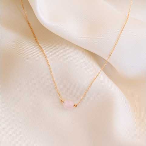 Collar de cuarzo rosa dorado