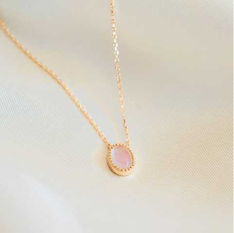 Collar de cuarzo rosa dorado