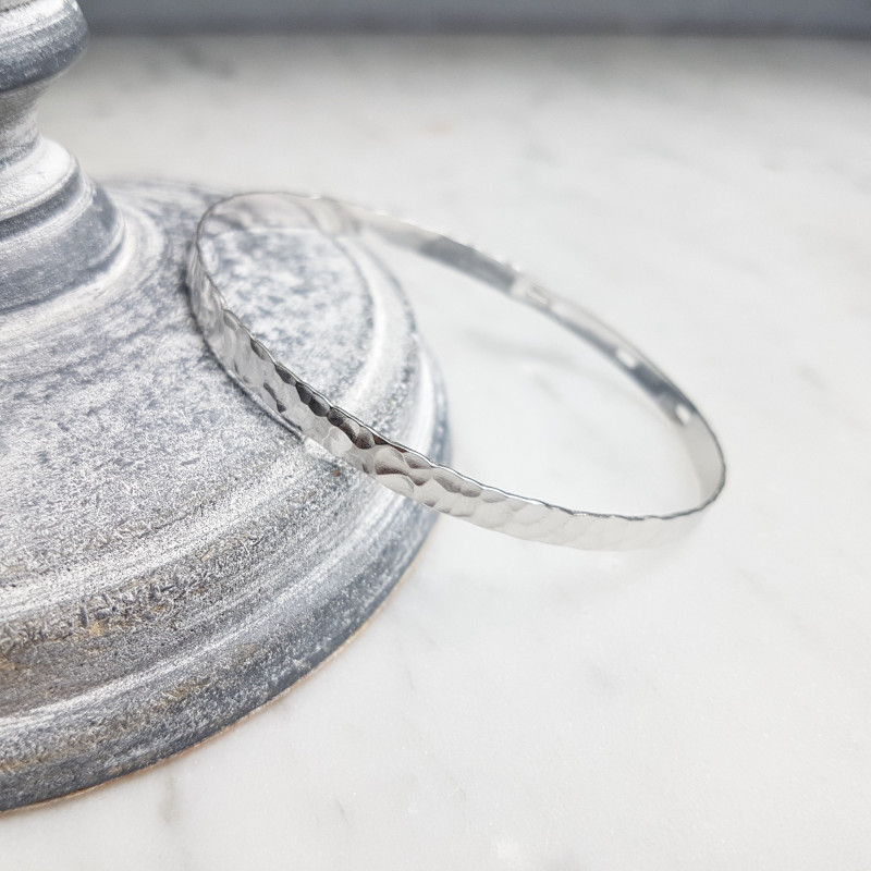 Junco mujer martillada de plata