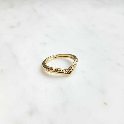 Anillo chapado en oro con punta