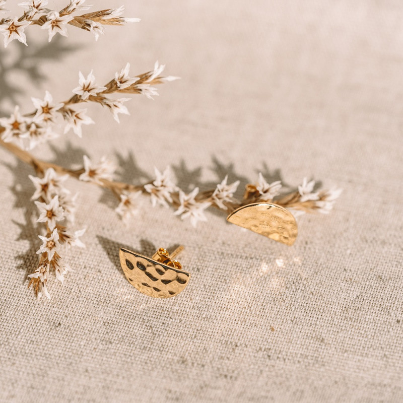 Gold-plated hammered half-moon earrings